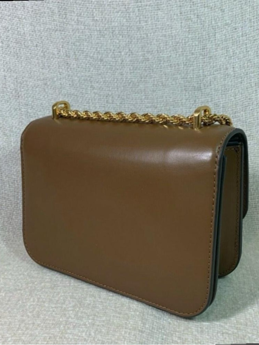 Tory Burch Eleanor Bag, Classic Tan Color & Stylish Gold Chain Strap - Picture 7 of 8